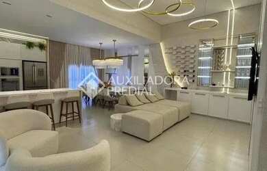 Imagem: O apartamento possui 4 Dormitórios, 5 Banheiros, 5 Vagas na