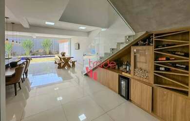 Imagem: A casa em condomínio possui 3 Dormitórios, 3 Banheiros, 4