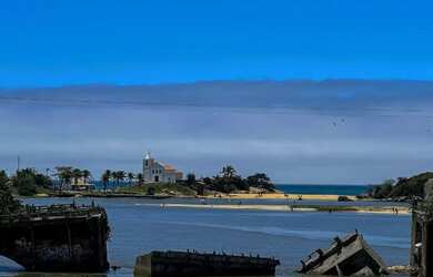 Imagem: A casa possui 3 Dormitórios, 2 Banheiros, 5 Vagas na garagem
