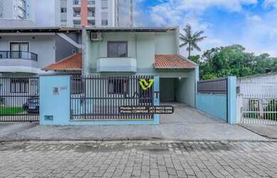 Imagem: A casa em condomínio possui 2 Dormitórios, 4 Banheiros, 2