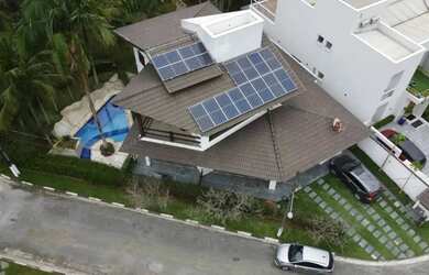 Imagem: A casa em condomínio possui 4 Dormitórios, 5 Banheiros, 3