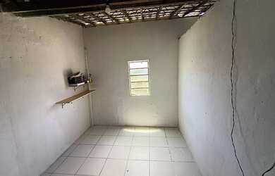 Imagem: A casa possui 1 Dormitório, 1 Banheiro e está localizado