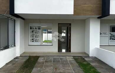 Imagem: A casa possui 3 Dormitórios, 3 Banheiros, 1 Vaga na garagem