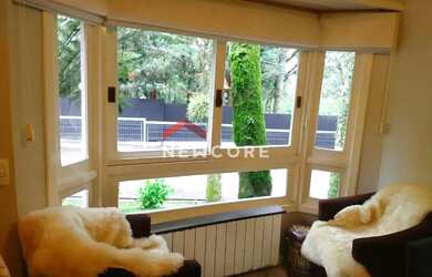 Imagem: A casa em condomínio possui 2 Dormitórios, 3 Banheiros, 1