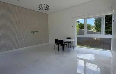 Imagem: A casa em condomínio possui 4 Dormitórios, 5 Banheiros, 5