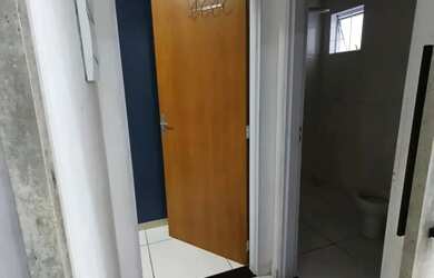 Imagem: A casa possui 2 Dormitórios, 2 Banheiros, 2 Vagas na garagem