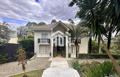 Imagem: A casa possui 4 Dormitórios, 5 Banheiros, 5 Vagas na garagem