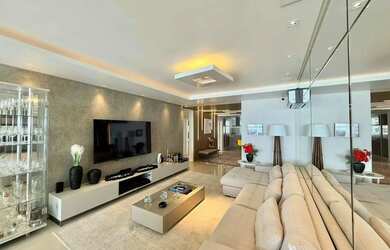 Imagem: O apartamento possui 4 Dormitórios, 5 Banheiros, 3 Vagas na