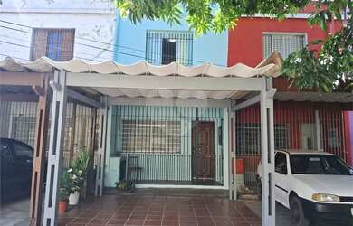 Imagem: A casa possui 2 Dormitórios, 2 Banheiros, 1 Vaga na garagem