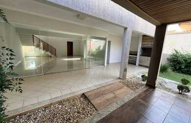 Imagem: A casa em condomínio possui 4 Dormitórios, 5 Banheiros, 4