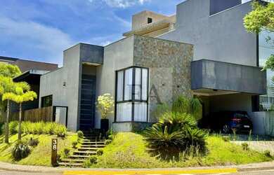 Imagem: A casa em condomínio possui 3 Dormitórios, 3 Banheiros, 4