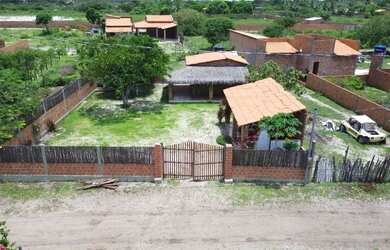 Imagem: A casa possui 1 Dormitório, 2 Banheiros, 4 Vagas na garagem