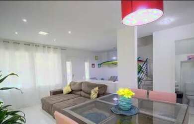 Imagem: A casa possui 3 Dormitórios, 3 Banheiros, 2 Vagas na garagem