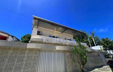 Imagem: A casa possui 5 Dormitórios, 2 Banheiros, 3 Vagas na garagem