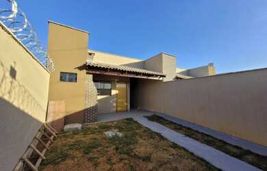 Imagem: A casa possui 3 Dormitórios, 3 Banheiros, 91m² de Área e