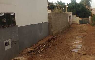 Imagem 2: Terreno com 3 casas. 1.000m² de Área