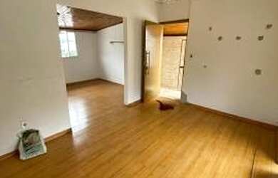 Imagem: A casa possui 3 Dormitórios, 2 Banheiros, 1 Vaga na garagem