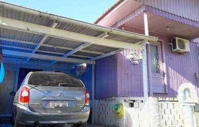 Imagem: A casa possui 4 Dormitórios, 2 Banheiros, 1 Vaga na garagem