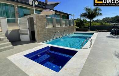 Imagem: A casa possui 3 Dormitórios, 5 Banheiros, 5 Vagas na garagem