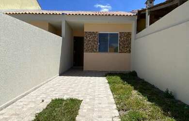 Imagem: A casa possui 3 Dormitórios, 2 Banheiros, 2 Vagas na garagem