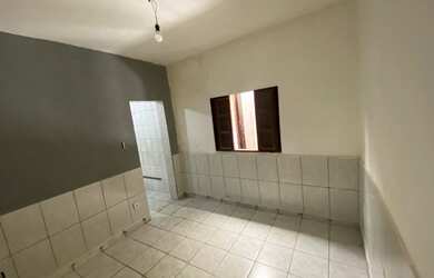 Imagem: A casa possui 1 Dormitório, 1 Banheiro e está localizado