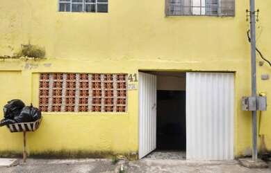 Imagem: A casa possui 5 Dormitórios, 3 Banheiros, 1 Vaga na garagem