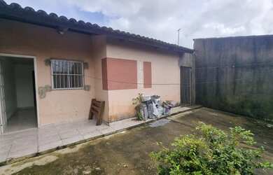 Imagem: A casa possui 3 Dormitórios, 1 Banheiro, 1 Vaga na garagem