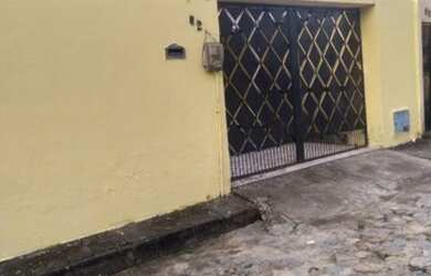 Imagem: A casa possui 3 Dormitórios, 2 Banheiros, 1 Vaga na garagem