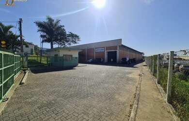 Imagem: O depósito possui 5 Vagas na garagem, 3.003m² de Área e