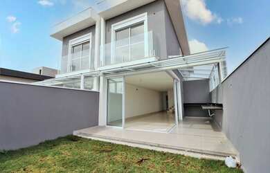 Imagem: A casa em condomínio possui 3 Dormitórios, 3 Banheiros, 2