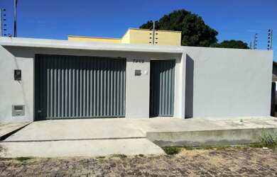 Imagem: A casa possui 3 Dormitórios, 1 Banheiro, 4 Vagas na garagem