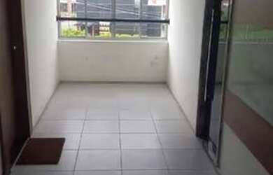 Imagem: O depósito possui 5 Vagas na garagem, 30m² de Área e está