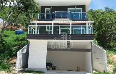 Imagem: A casa em condomínio possui 4 Dormitórios, 3 Banheiros, 5