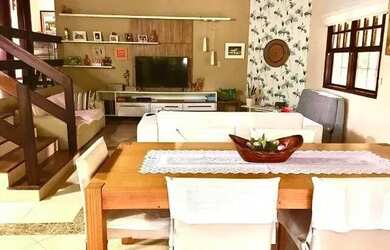 Imagem: A casa possui 5 Dormitórios, 1 Banheiro, 4 Vagas na garagem