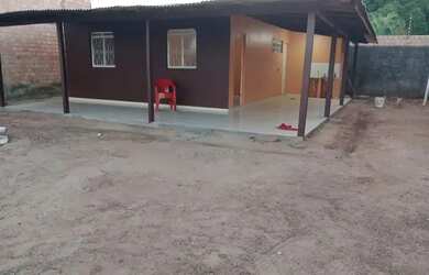 Imagem: A casa possui 2 Dormitórios, 1 Banheiro e está localizado