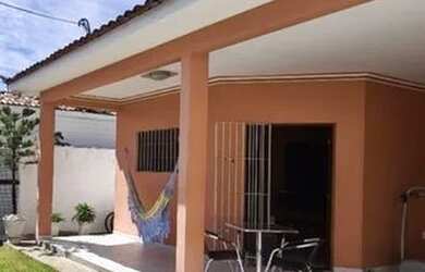 Imagem: A casa possui 3 Dormitórios, 1 Banheiro, 1 Vaga na garagem