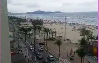 Imagem: O apartamento possui 2 Dormitórios, 2 Banheiros, 2 Vagas na