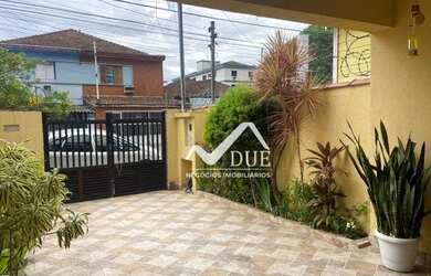 Imagem: A casa possui 3 Dormitórios, 4 Banheiros, 2 Vagas na garagem