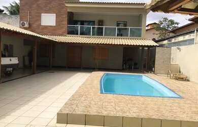 Imagem: A casa possui 5 Dormitórios, 5 Banheiros, 4 Vagas na garagem