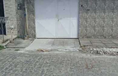 Imagem: A casa possui 2 Dormitórios, 1 Banheiro, 1 Vaga na garagem