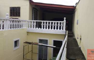 Imagem: A casa possui 3 Dormitórios, 2 Banheiros, 2 Vagas na garagem