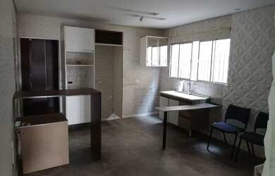 Imagem: A casa possui 4 Dormitórios, 2 Banheiros, 2 Vagas na garagem