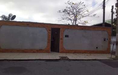 Imagem: A casa possui 2 Dormitórios, 1 Banheiro e está localizado