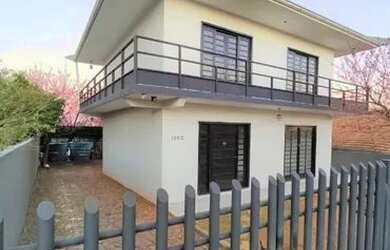 Imagem: A casa possui 2 Dormitórios, 3 Banheiros, 3 Vagas na garagem