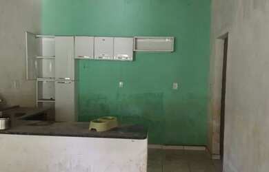 Imagem: A casa possui 2 Dormitórios, 2 Banheiros, 1 Vaga na garagem