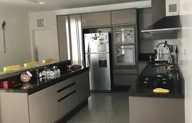 Imagem: A casa em condomínio possui 5 Dormitórios, 5 Banheiros, 4