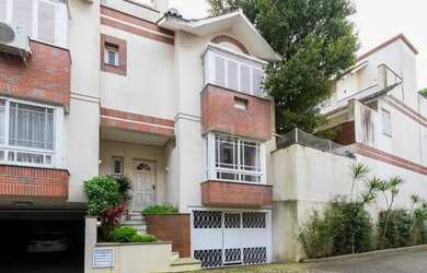 Imagem: A casa em condomínio possui 3 Dormitórios, 1 Banheiro, 3 Vagas