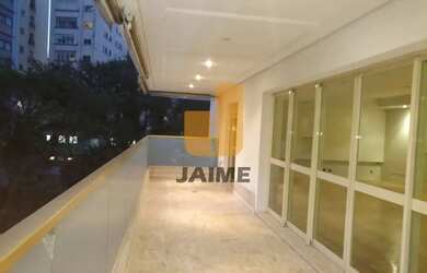 Imagem 2: Apartamento em área nobre, com 4 dormitórios sendo 4 suítes e 5 vagas...