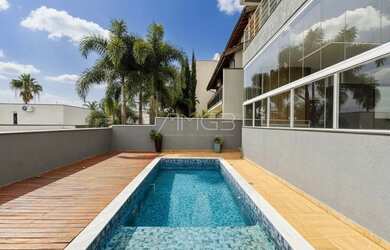 Imagem: A casa em condomínio possui 3 Dormitórios, 5 Banheiros, 4