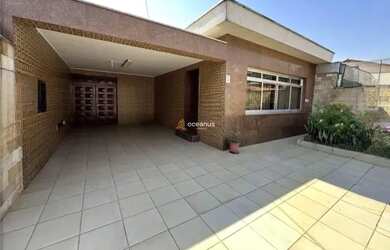 Imagem: A casa possui 3 Dormitórios, 2 Banheiros, 4 Vagas na garagem